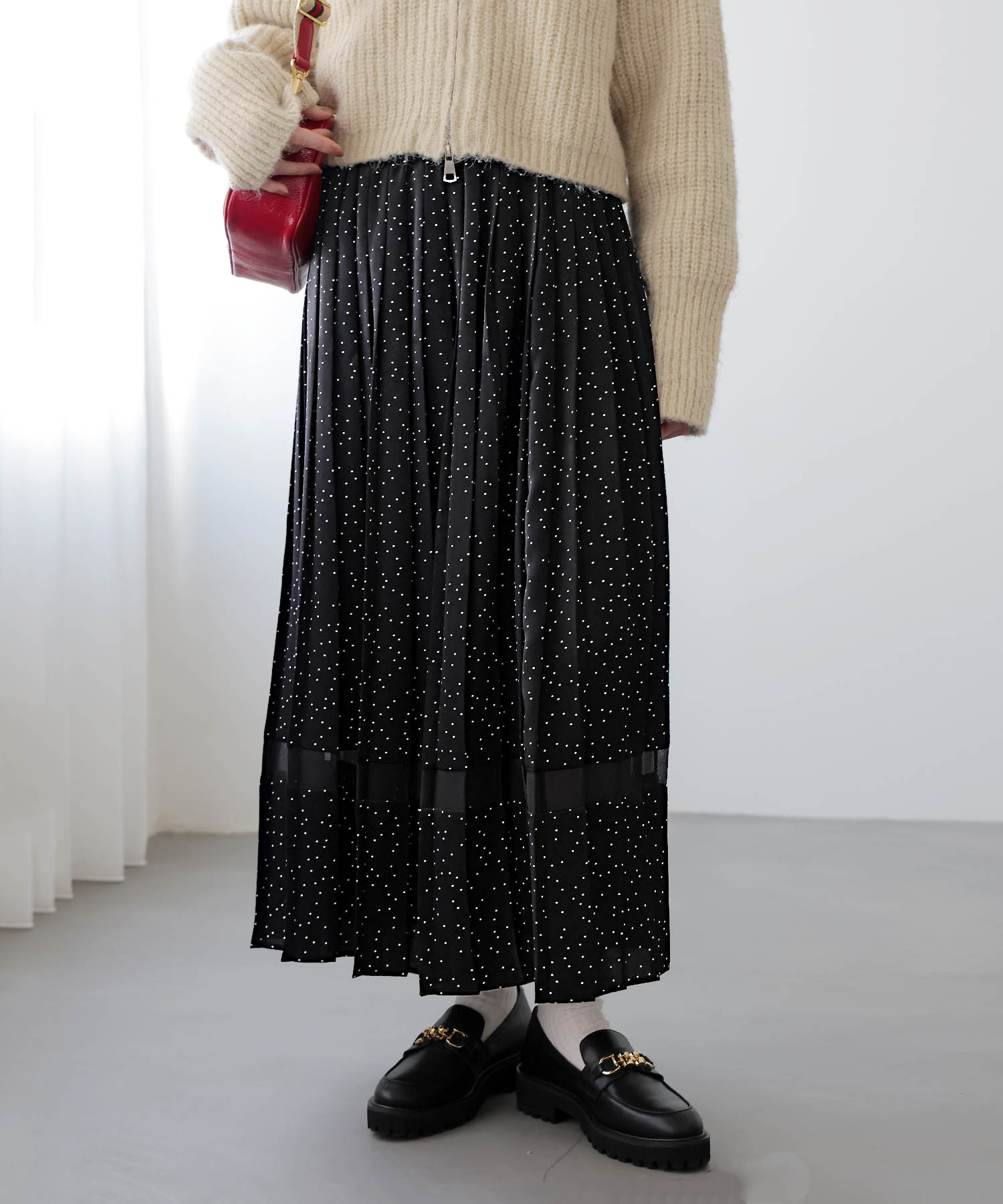 スエード調サテンドットスカート