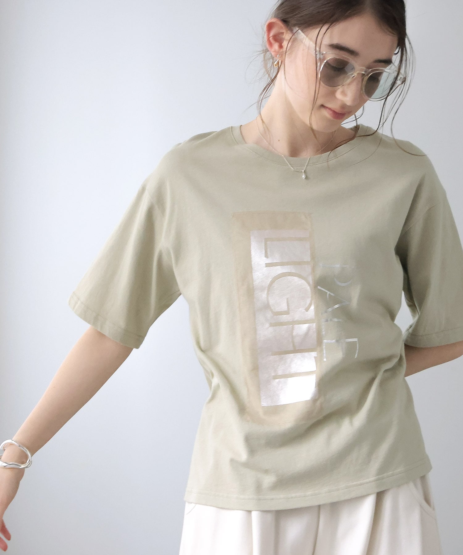 メタリックプリントTシャツ