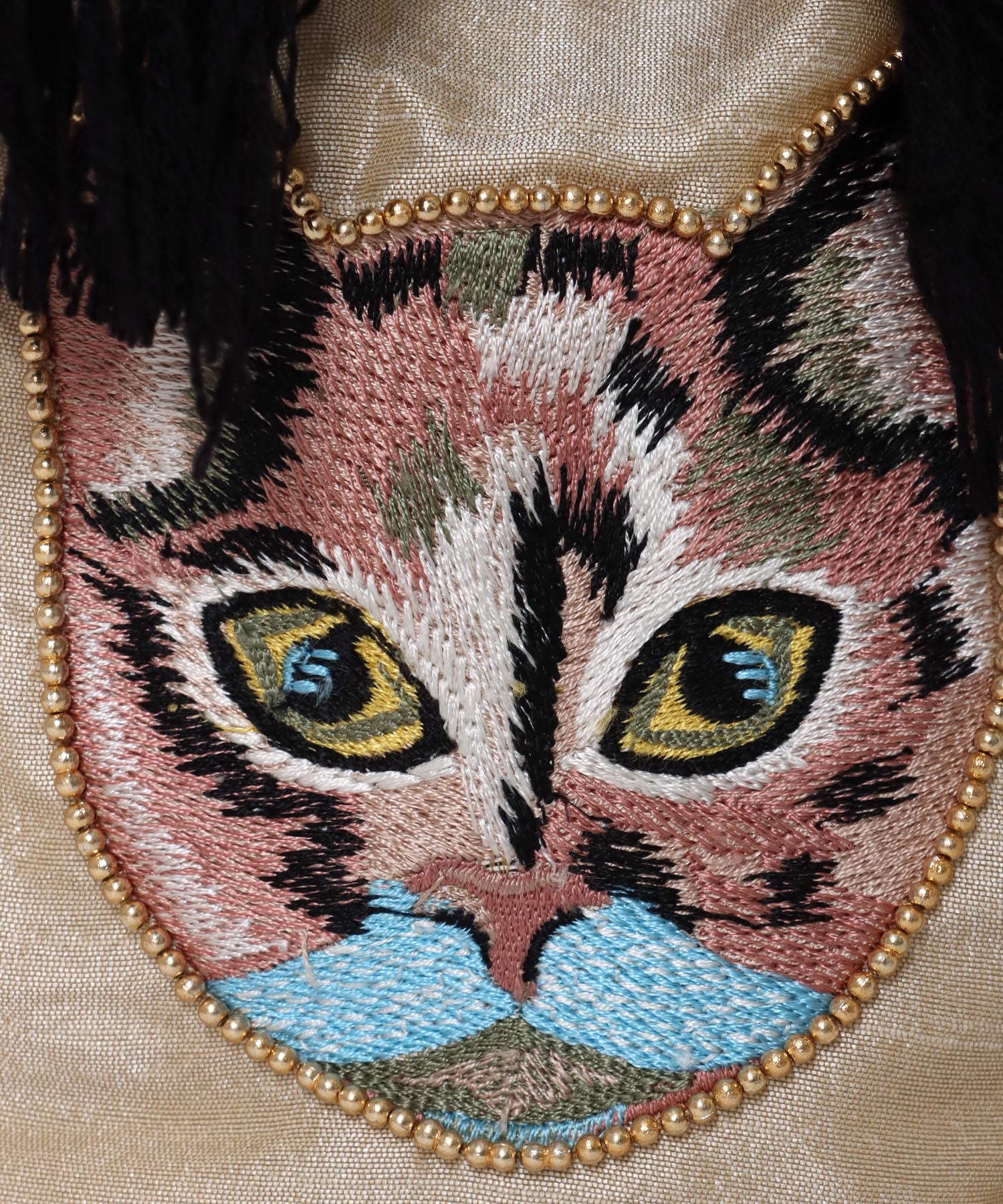 handmade刺繍巾着⚘キュートなグリーンのお目目の黒猫さん₍˄·͈༝·͈ ...