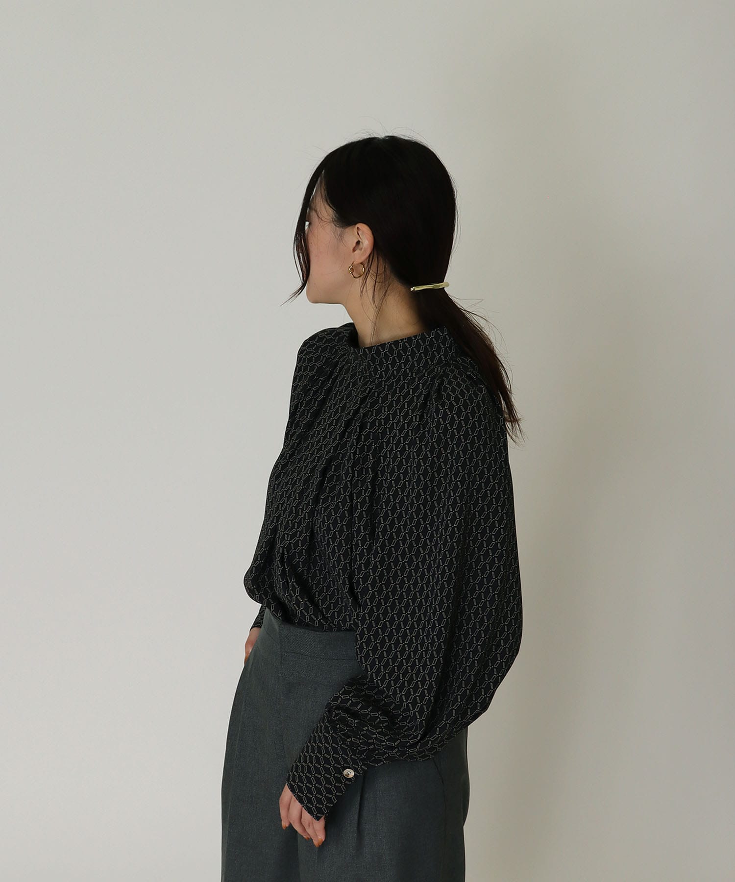 B7＞stand shortlength blouse | AND ON JIONE STORE（アンドオン