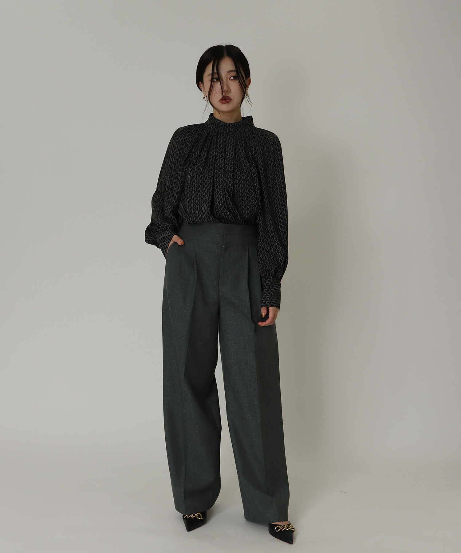 B7＞stand shortlength blouse | AND ON JIONE STORE（アンドオン