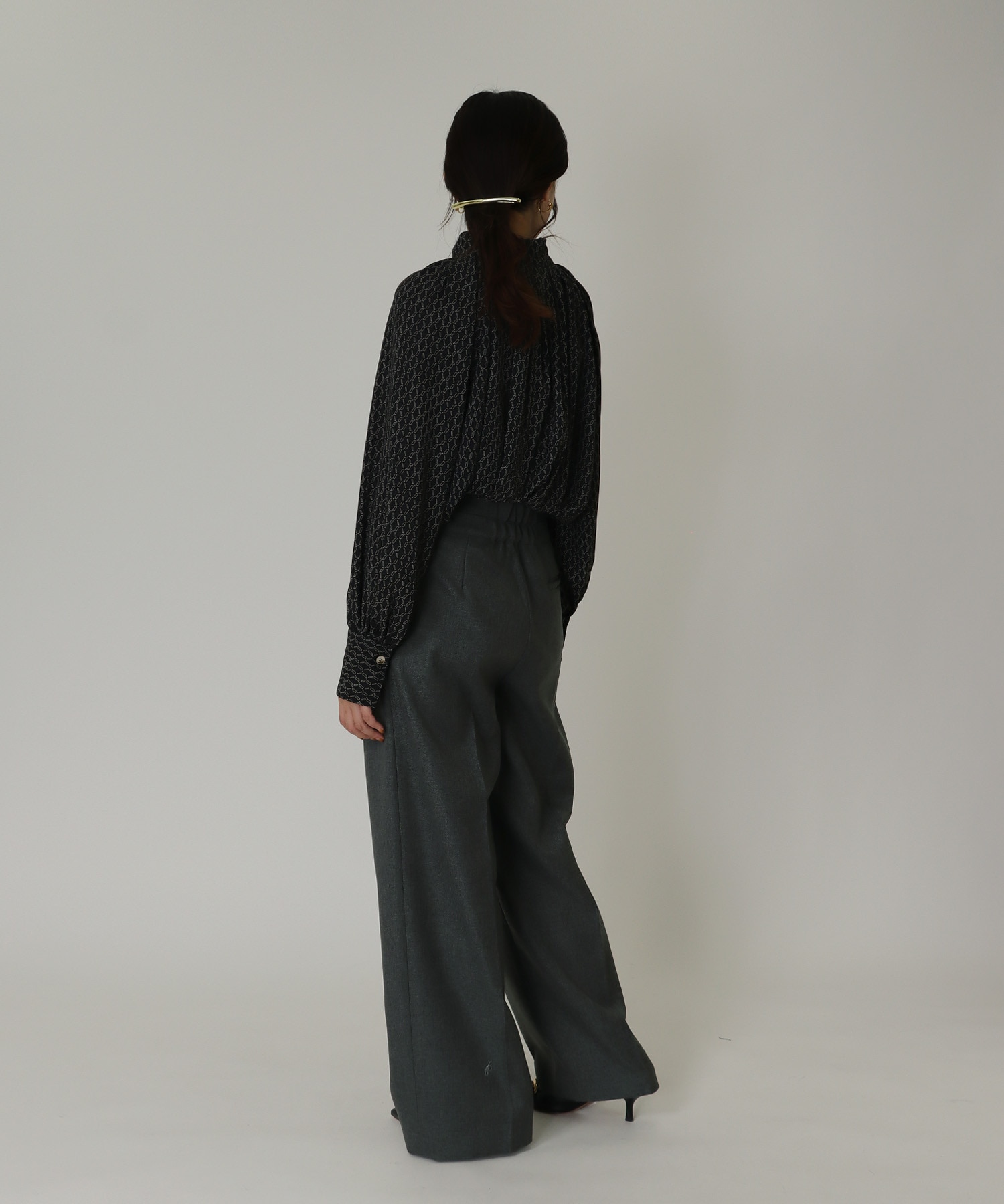 B7＞stand shortlength blouse | AND ON JIONE STORE（アンドオン