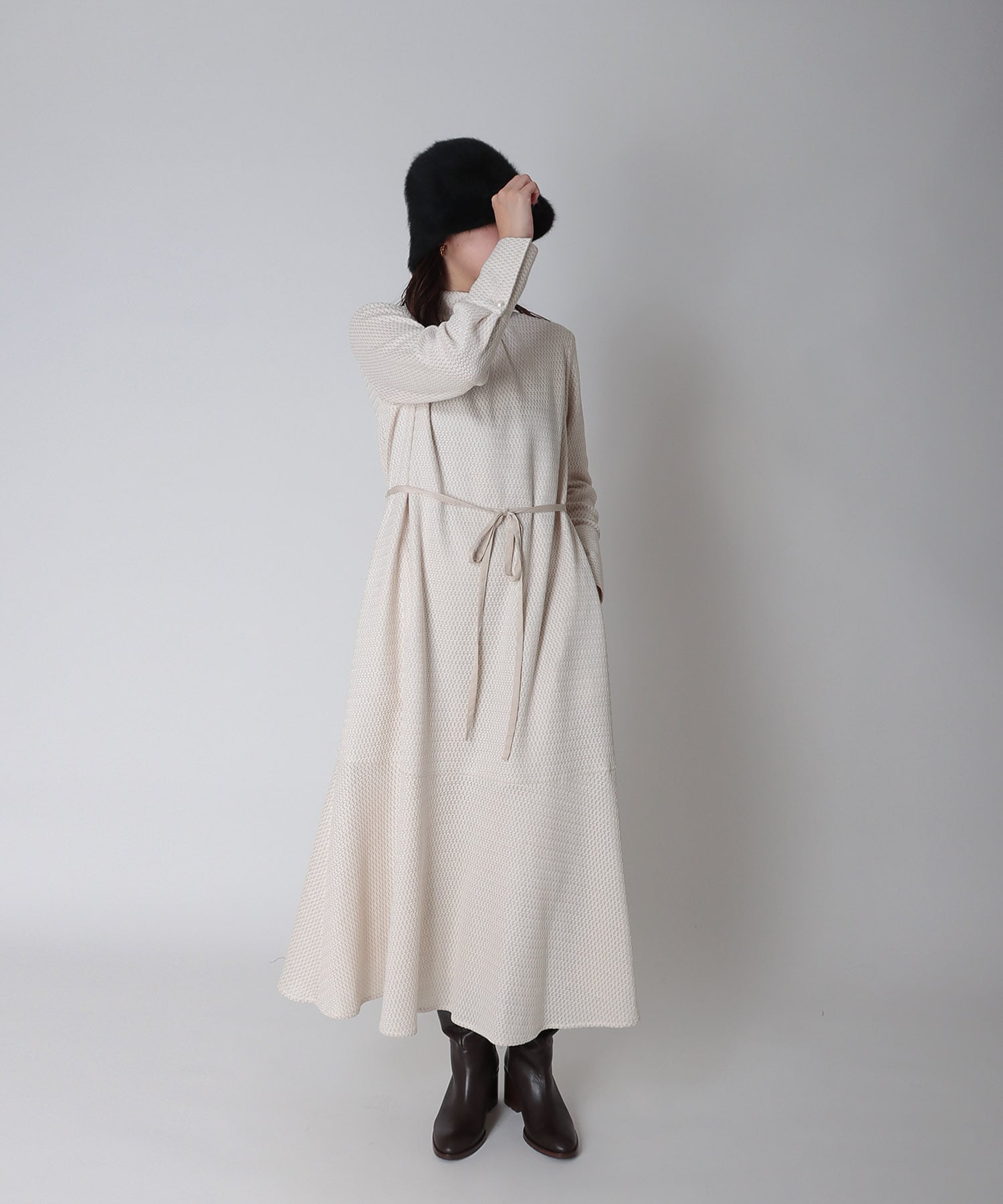 B7＞russell high neck dress | AND ON JIONE STORE（アンドオン