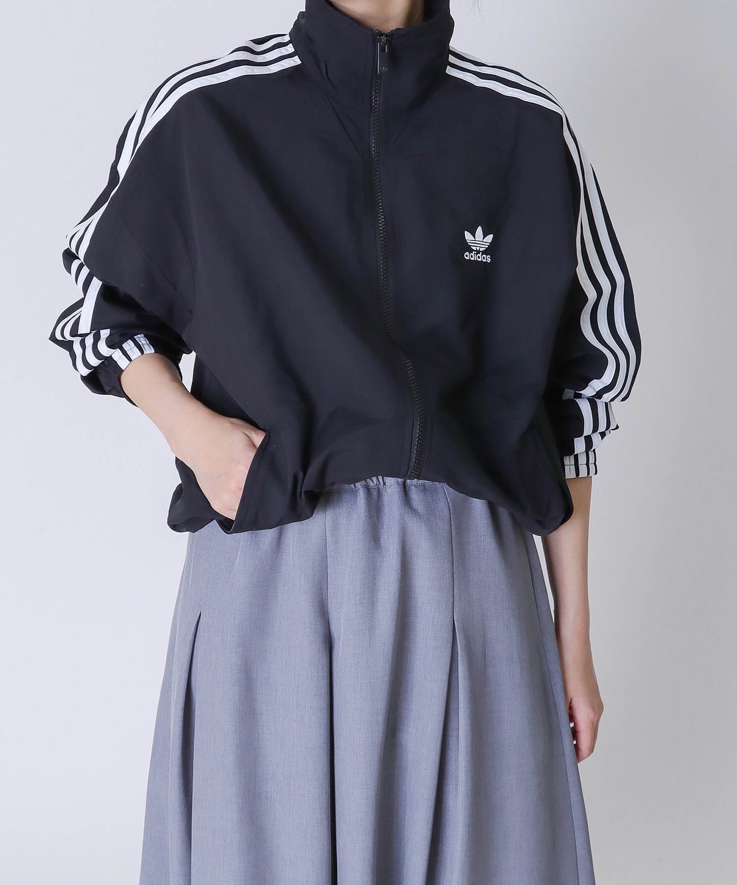 adidas originals＞WOVEN FBIRD TRUCK TOP | AND ON JIONE STORE 