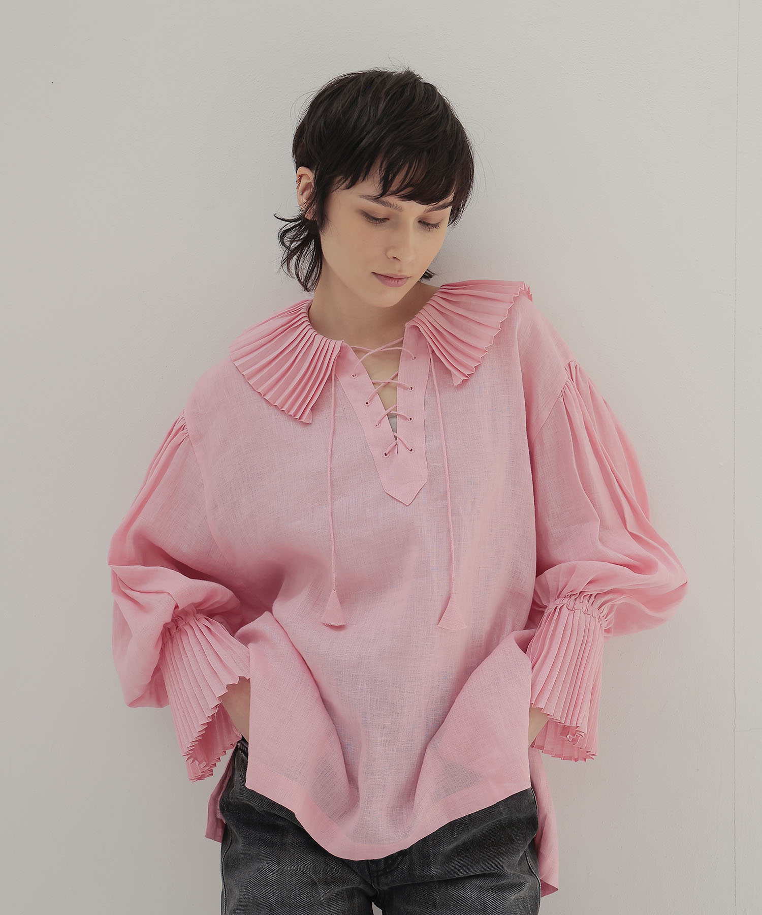 ＜VENIT＞linen pleats blouse