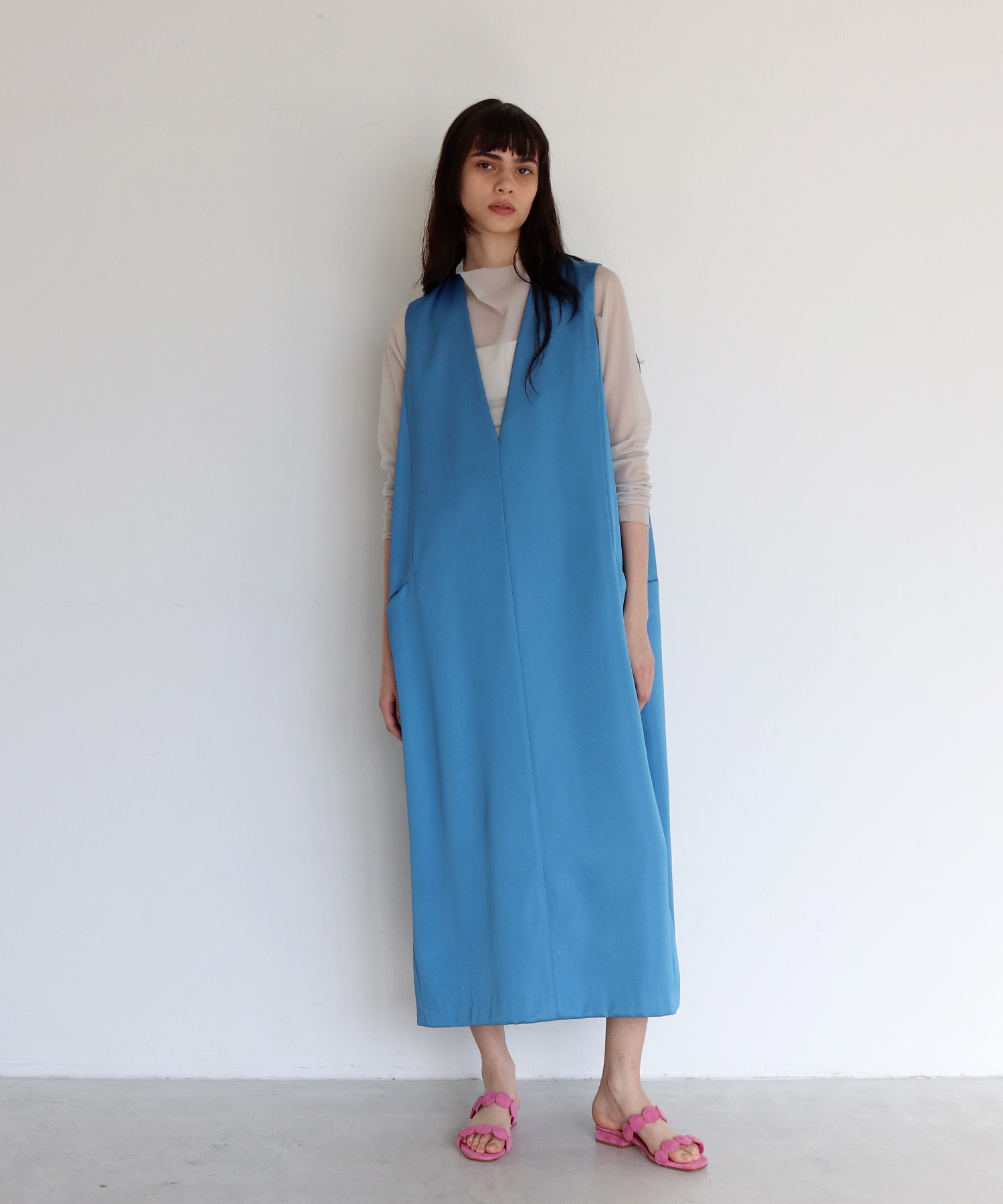 back cocoon deep v neck dress | AND ON JIONE STORE（アンドオン