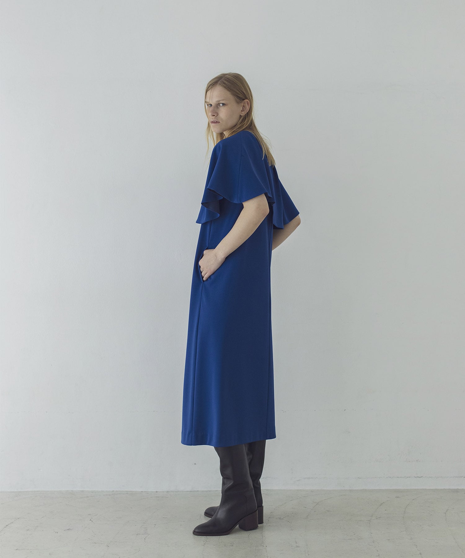 asymmetric cape dress | AND ON JIONE STORE（アンドオン）ジオン商事