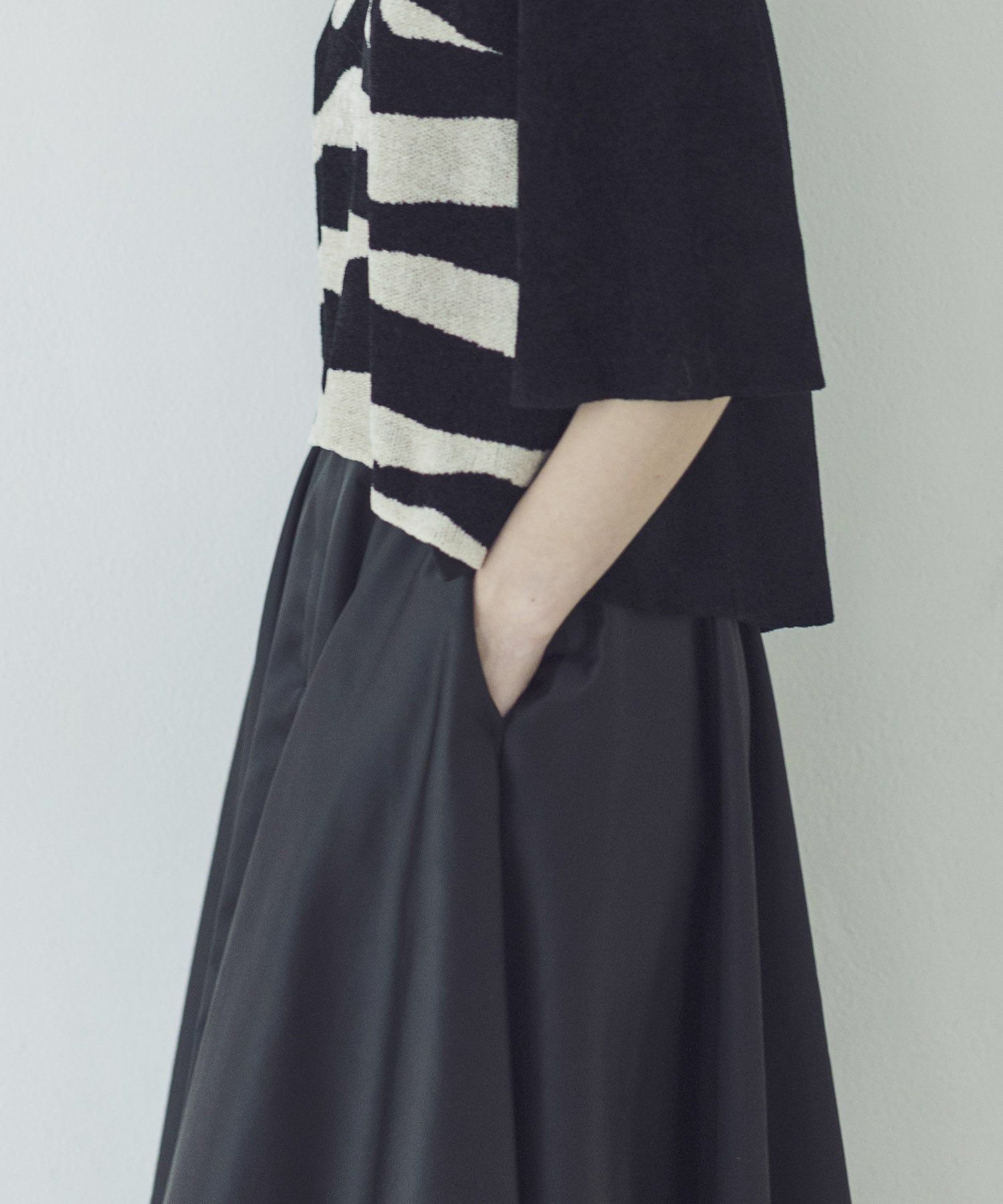 shiny nylon belted flare skirt | AND ON JIONE STORE（アンドオン