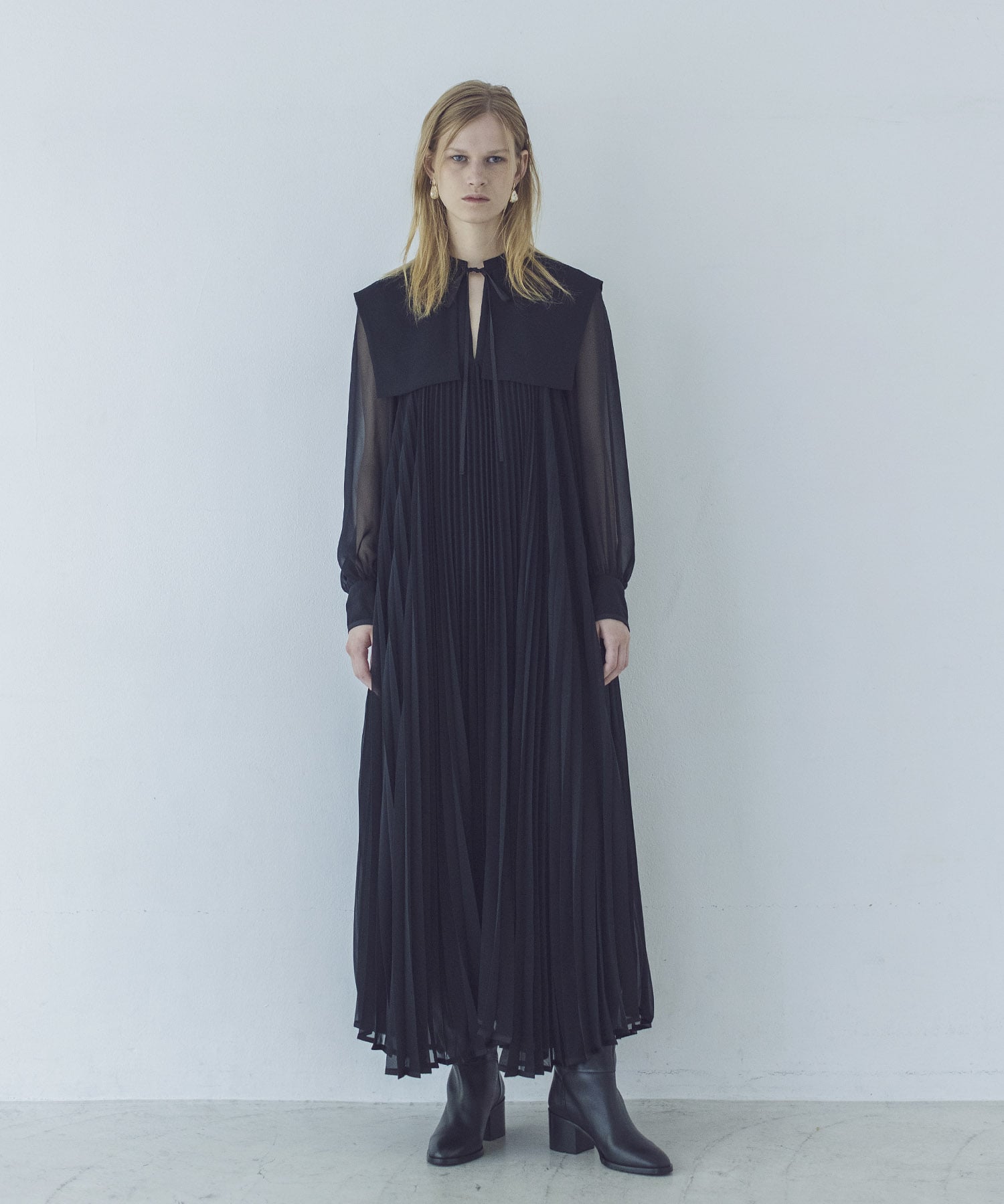 cape collar pleated dress | AND ON JIONE STORE（アンドオン）ジオン