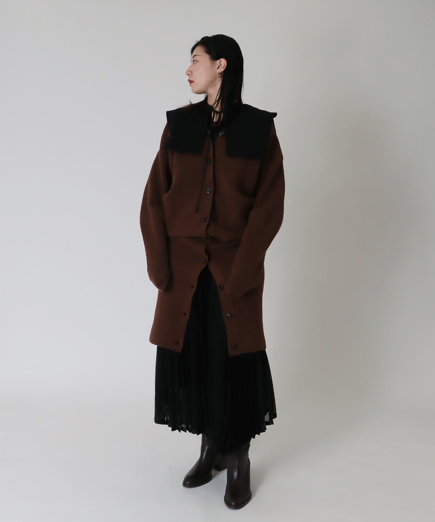 cape collar pleated dress | AND ON JIONE STORE（アンドオン）ジオン