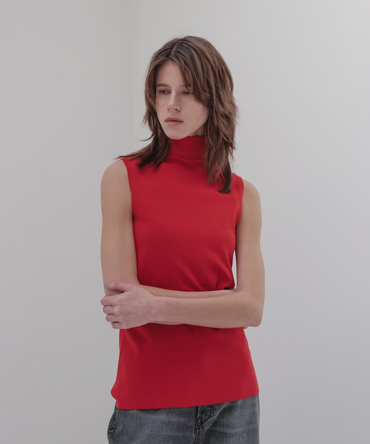 turtleneck sleeveless pullover